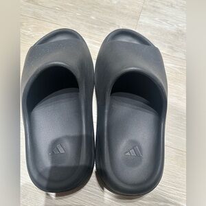 Adidas yeeze Charcoal Slides